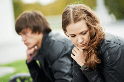 Как перестать следить за мужем в соц. сетях - советы психолога